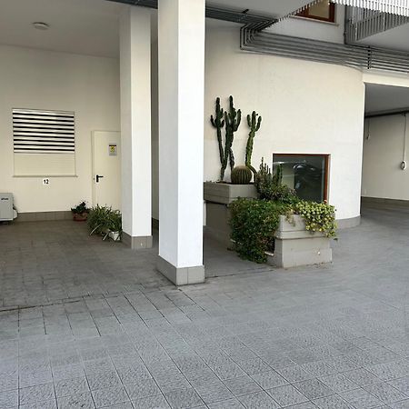 Central Modern Apartment Bari Bagian luar foto