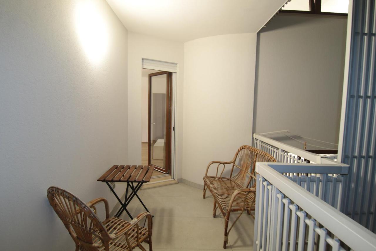 Central Modern Apartment Bari Bagian luar foto