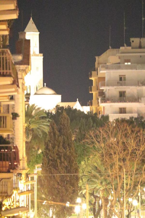 Central Modern Apartment Bari Bagian luar foto