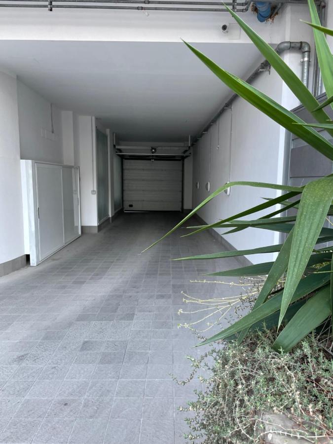 Central Modern Apartment Bari Bagian luar foto