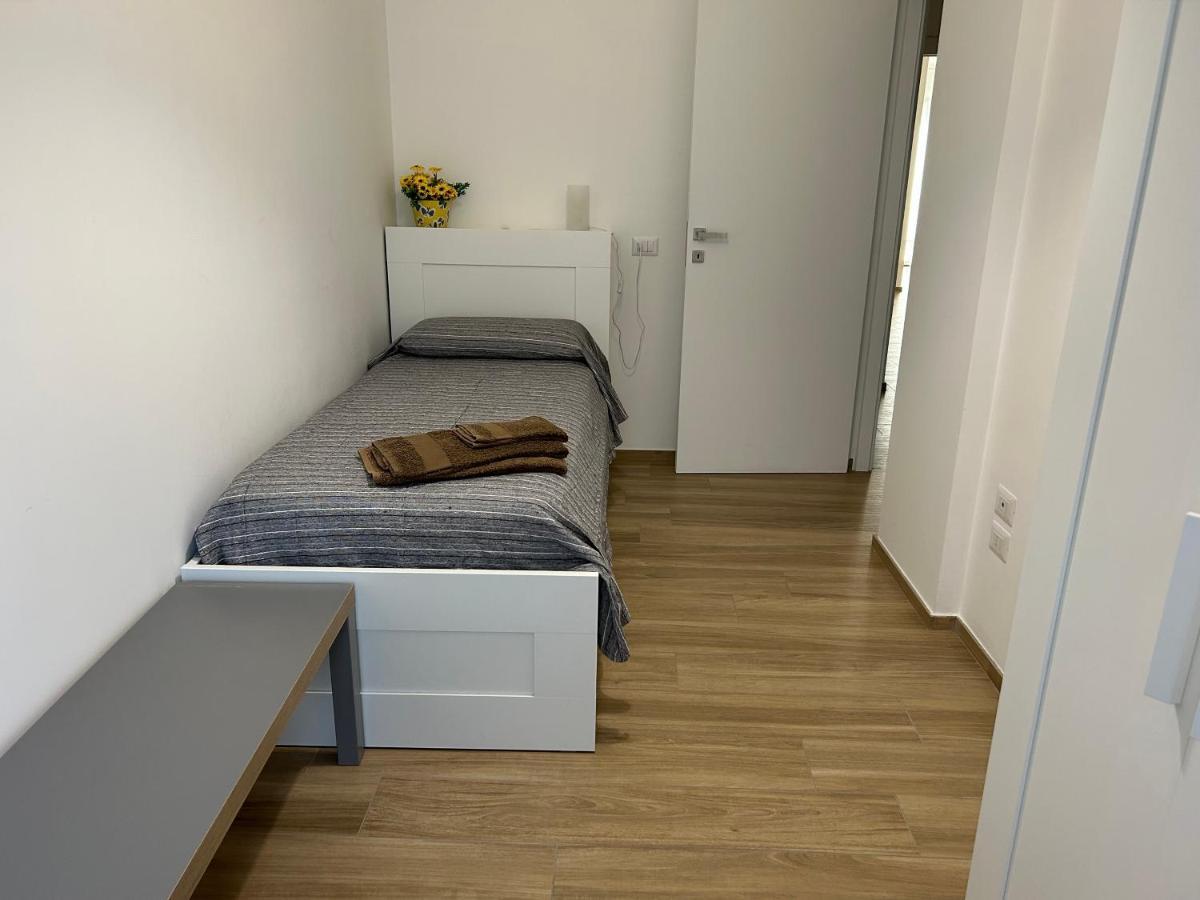 Central Modern Apartment Bari Bagian luar foto