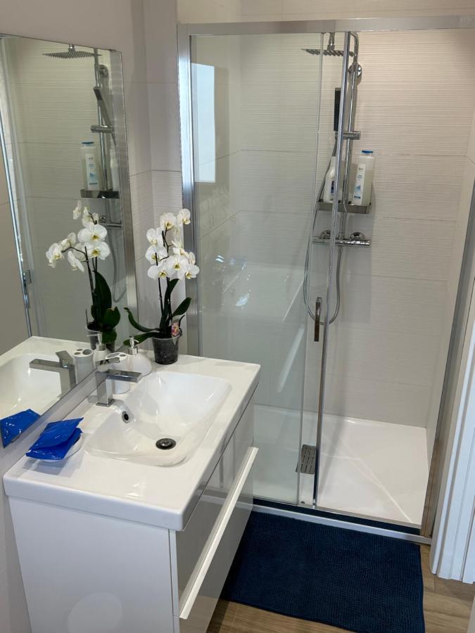 Central Modern Apartment Bari Bagian luar foto