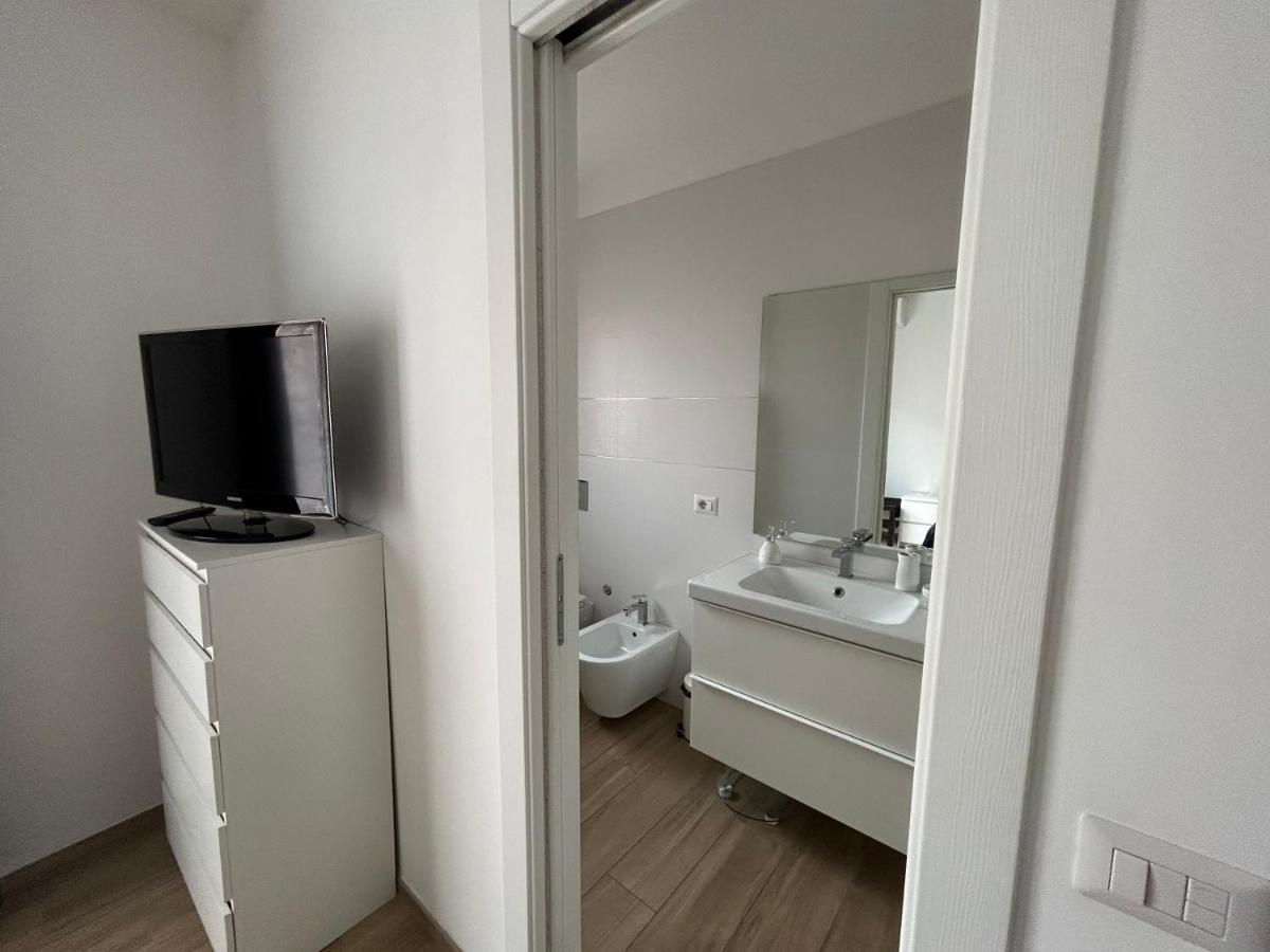 Central Modern Apartment Bari Bagian luar foto