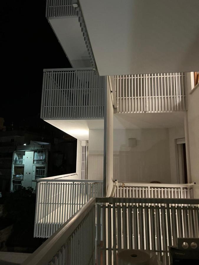 Central Modern Apartment Bari Bagian luar foto