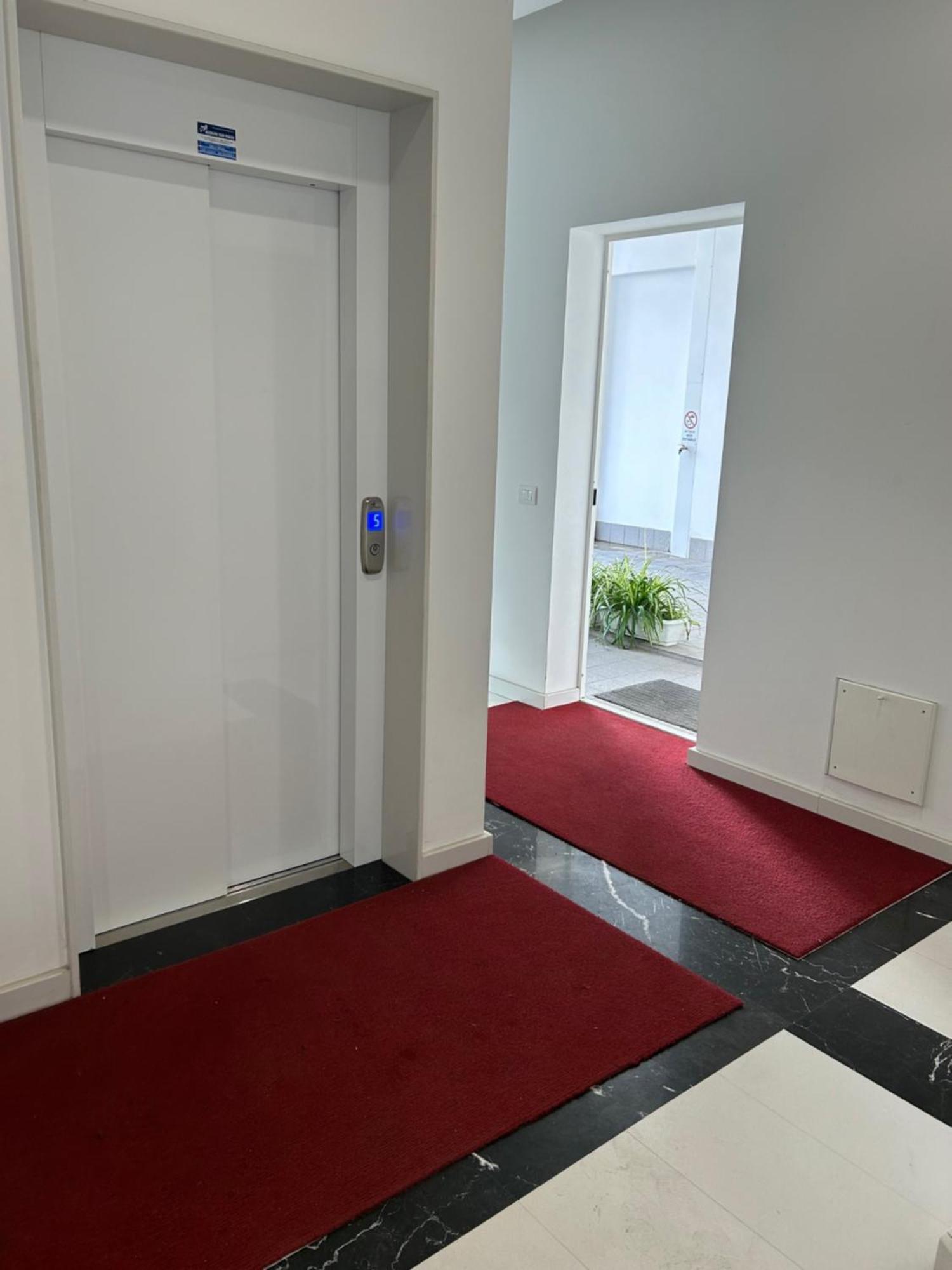 Central Modern Apartment Bari Bagian luar foto